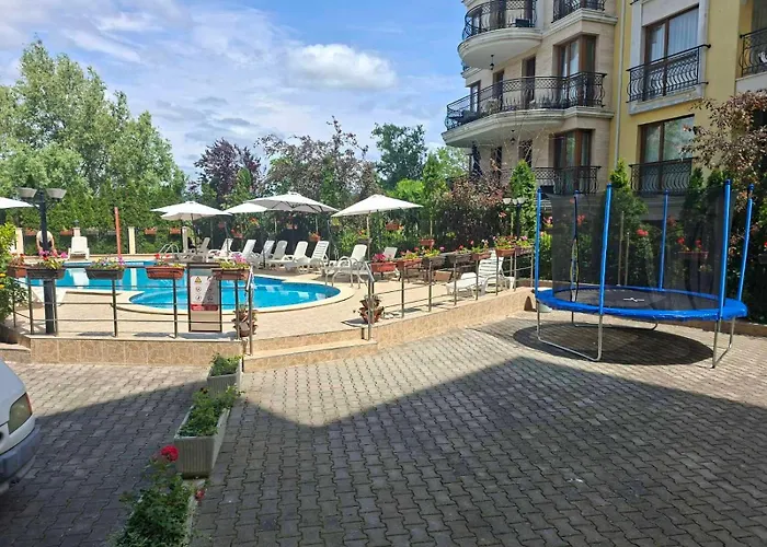Hotel Seasons 3
