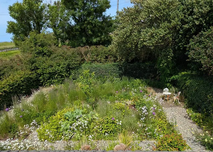 Hillside Lodge B&B