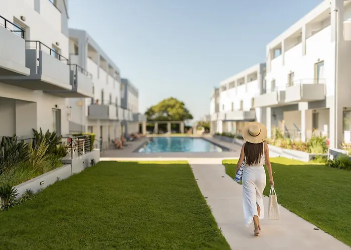 Sunrise Village Hotel Platanés