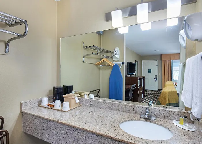 Super 8 By Wyndham Nashville West