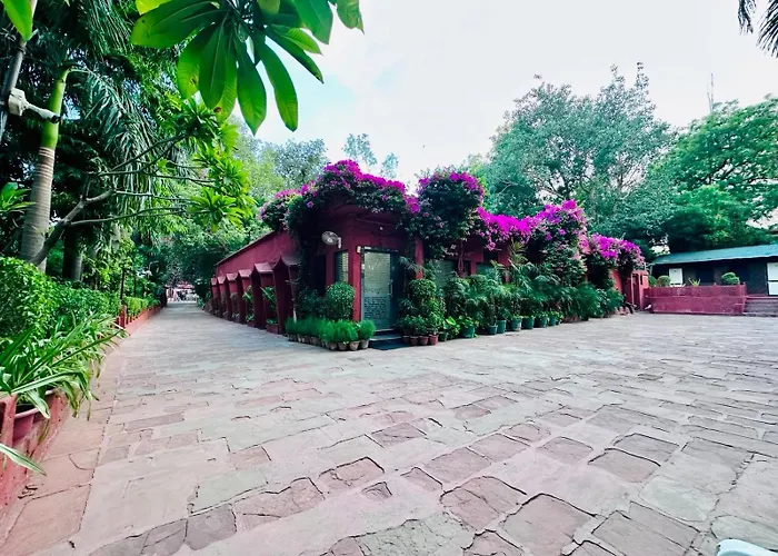 Hotel Sheela, 100M From Taj Mahal