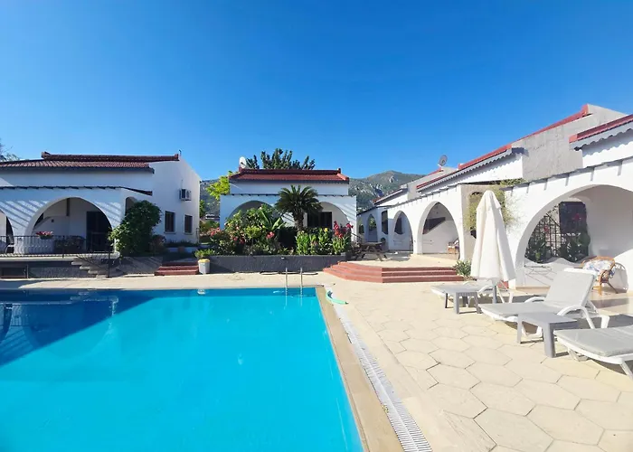 Five Fingers Holiday Bungalows Kazaphani
