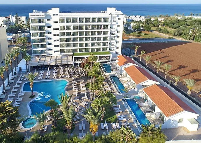 Bohemian Gardens Hotel Protaras