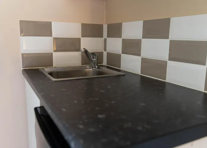 Roger Ground Guest House - With Onsite Car Parking Windermere