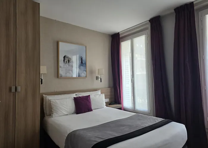 Magda Champs Elysees