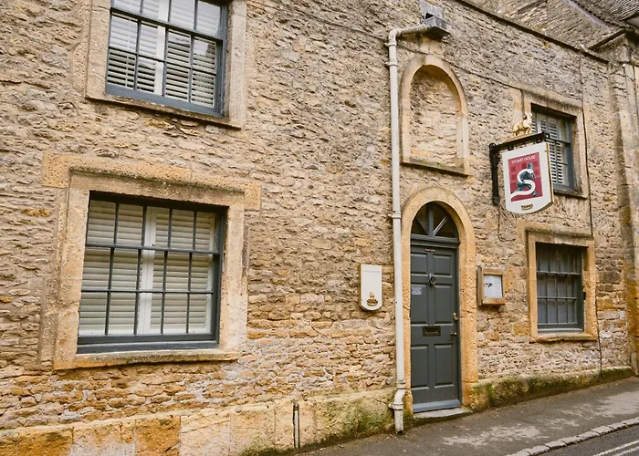 The Bell & Stuart House