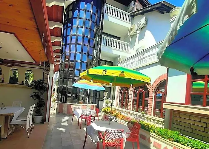 Family Hotel Flora