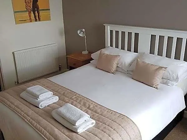A35 Pit Stop Rooms Axminster