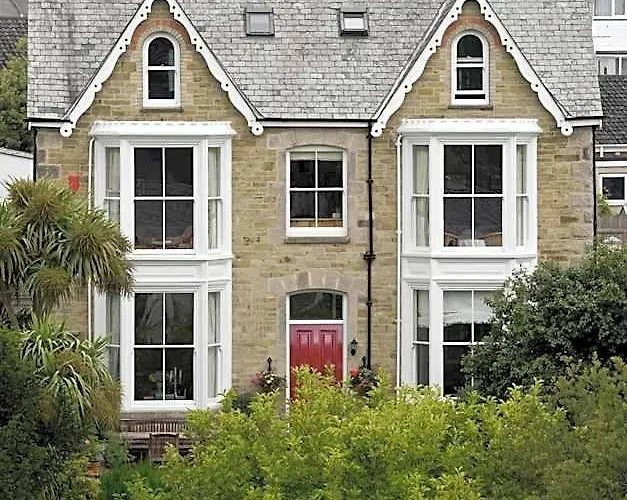 Cliftons Guest House Truro