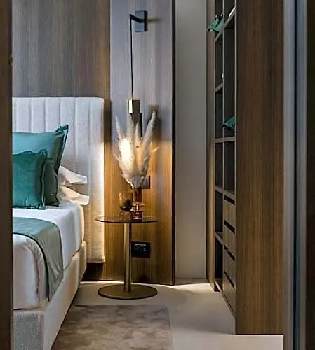 We Me Suite Hotel