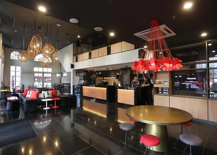 Avenue J Hotel, Central Market