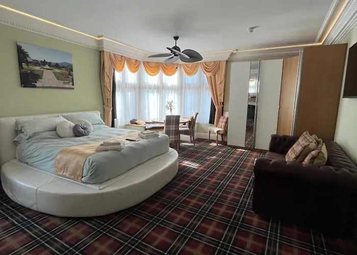 The Somerset House Hotel & Handmade Pie House