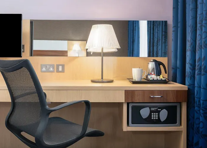 Holiday Inn Express Leigh - Sports Village By Ihg