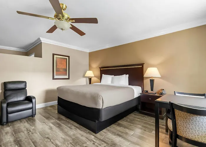 Travelodge By Wyndham Santa Maria