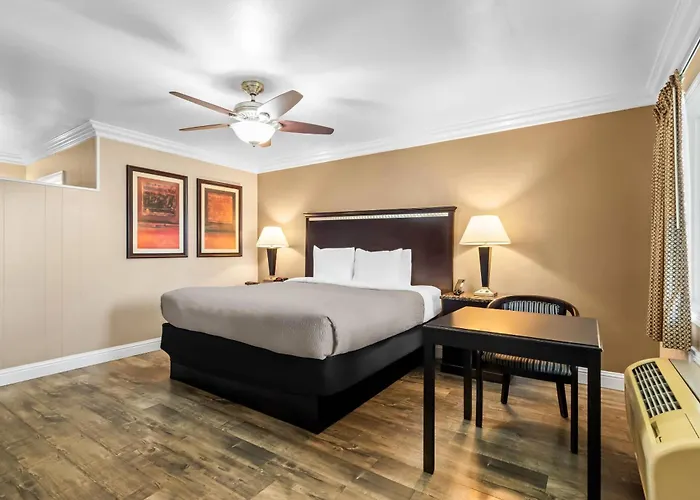 Travelodge By Wyndham Santa Maria