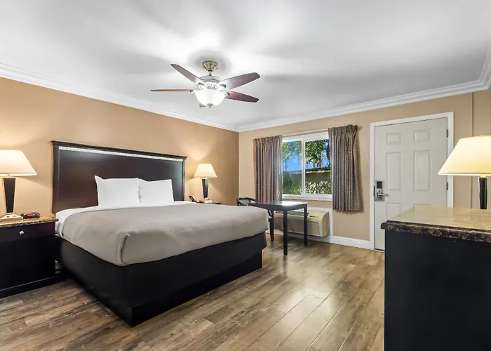 Travelodge By Wyndham Santa Maria