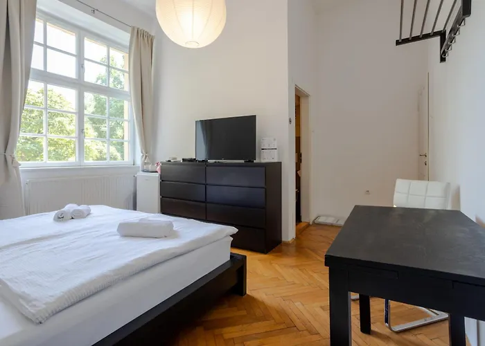 Urban Rooms--Free Parking--
