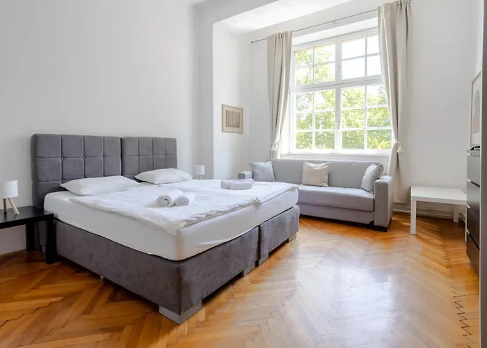 Urban Rooms--Free Parking--