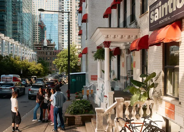 Auberge Saintlo Montréal Hostel