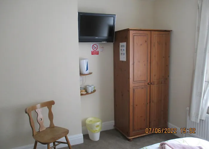 Sefton Lodge Seafront ,Panoramic Sea View Ensuite Balcony Rooms Available, Guest Garden Paignton