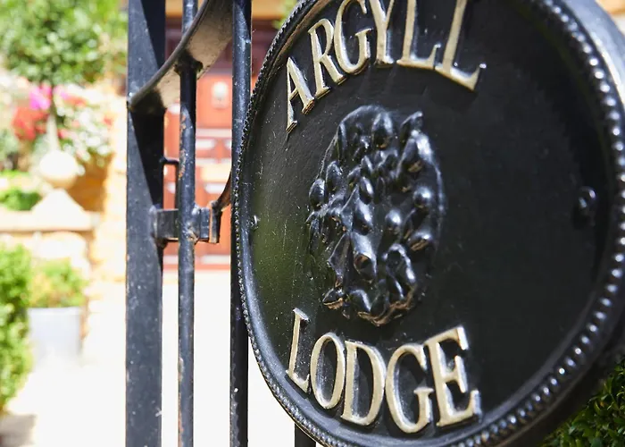 The Plough Inn & Cottages