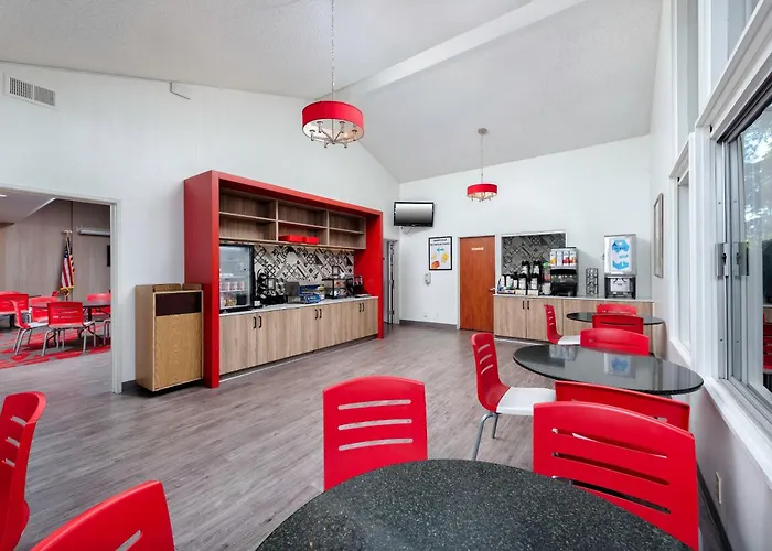 Hotel Ramada By Wyndham Santa Barbara Goleta