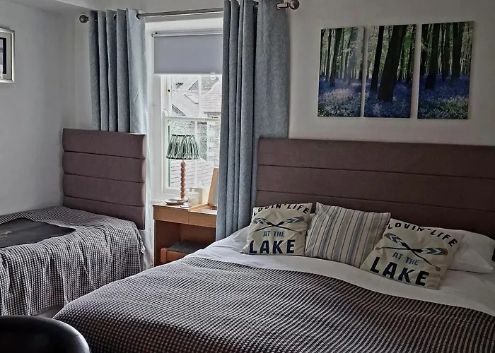 The Lakes B And B