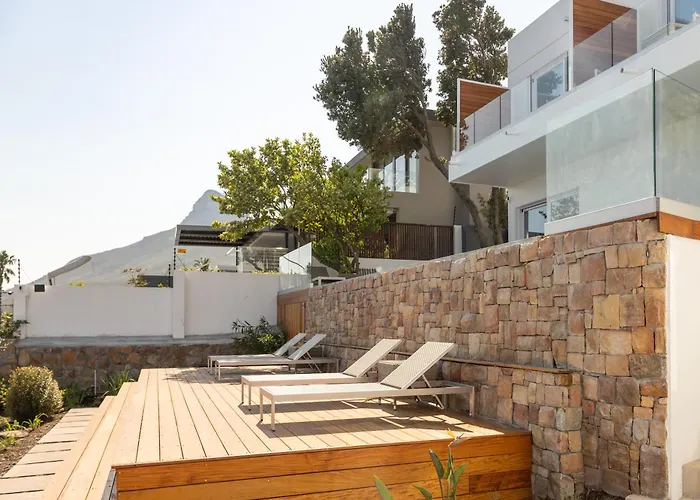 Finchley Guesthouse In Camps Bay
