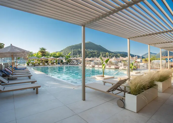 Athos Hotel