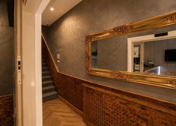 Oyo Townhouse 30 Sussex Hotel, London Paddington