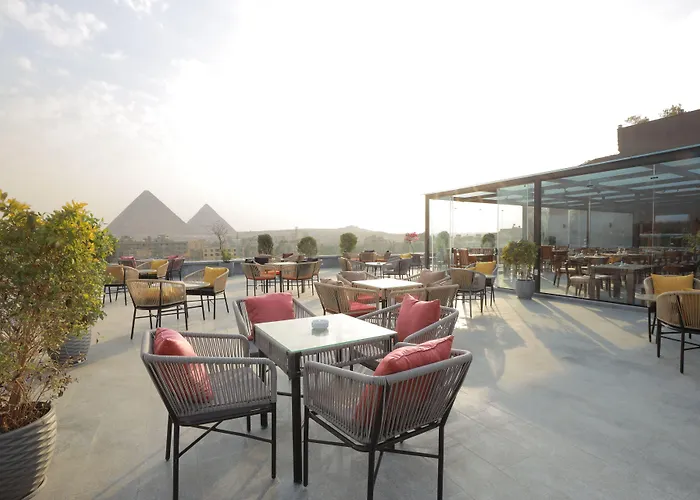 Pyramid Front Hotel Al Kawm al Akhdar