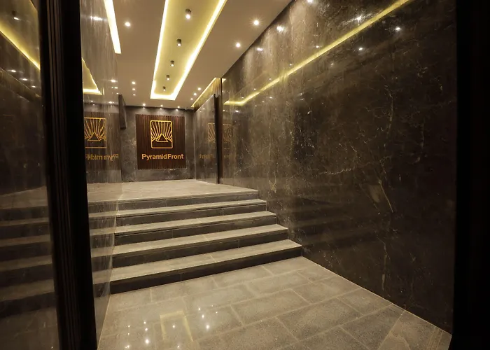 Pyramid Front Hotel Al Kawm al Akhdar