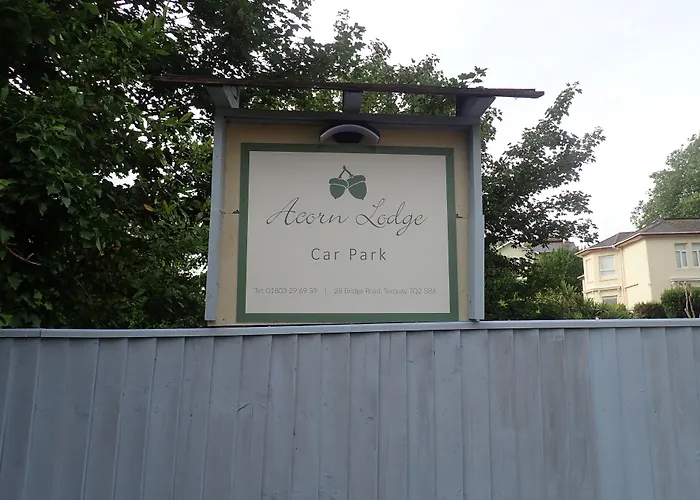 Acorn Lodge