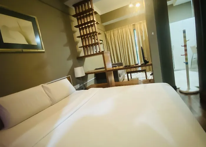 Peninsula Residence All Suite Hotel