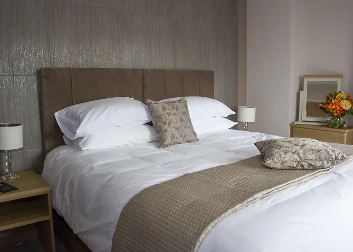 Rose And Crown Hotel Lytchett Matravers