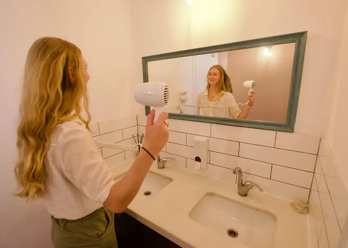 Jungle Jaffa Hostel Age 18 To 45
