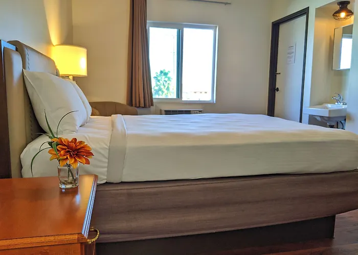 Anchor Pointe Inn