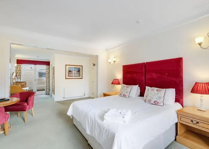 Charles House - Windsor Castle Hotel