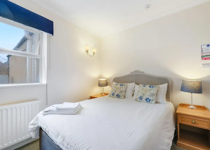 Charles House - Windsor Castle Hotel