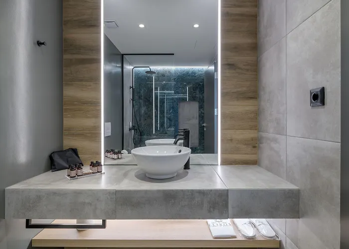 Acropolis Magenta Luxury Suites