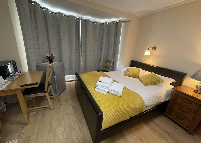 Hollybush Guest House