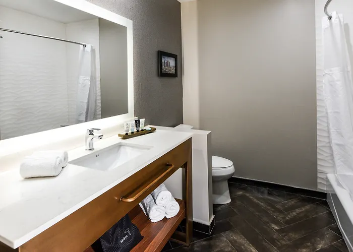 Hollywood Inn Suites Hotel West Athens