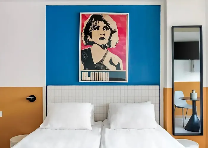 Bob W Madrid Chueca