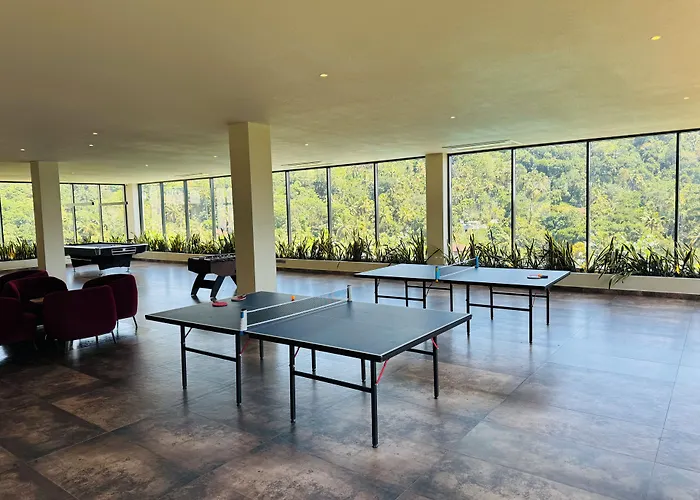 The Golden Crown Hotel Kandy