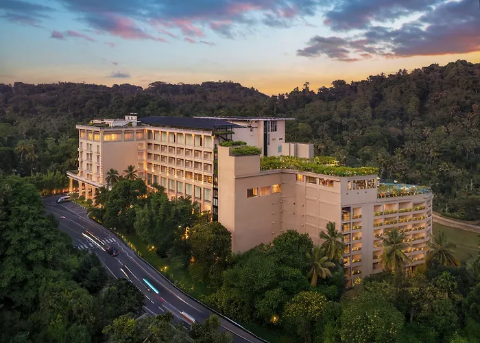 The Golden Crown Hotel Kandy