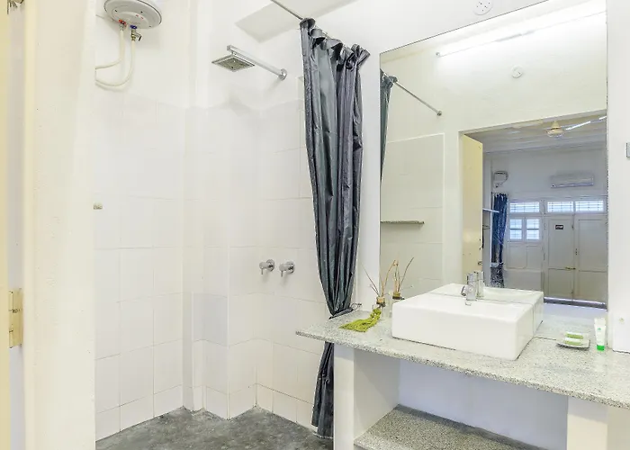 Itsy Hotels Red Lotus Heritage, Promenade Beach