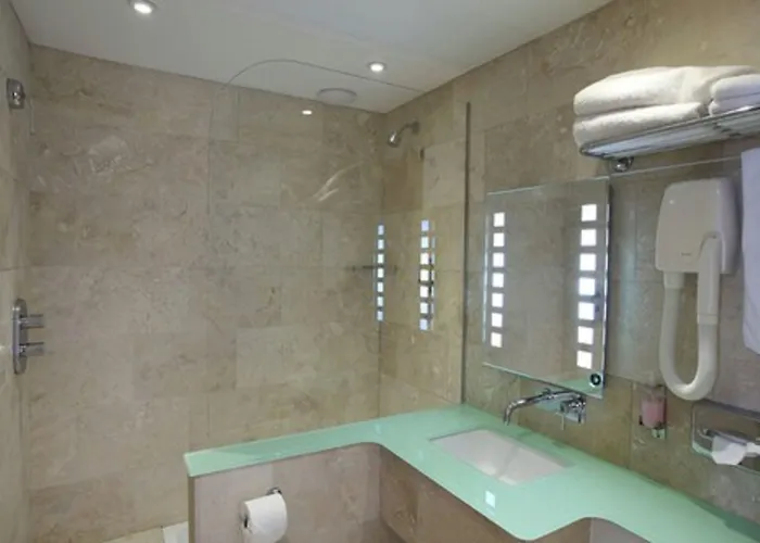 Prom Hotel