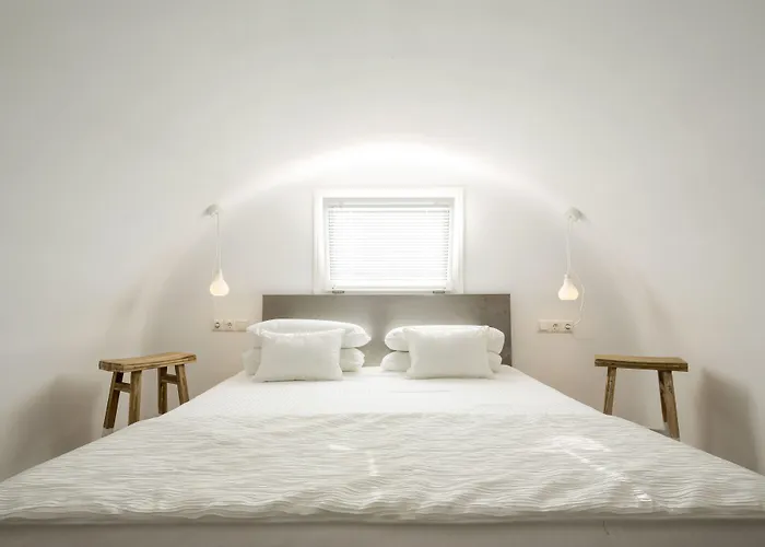 Art Hotel Santorini Pýrgos