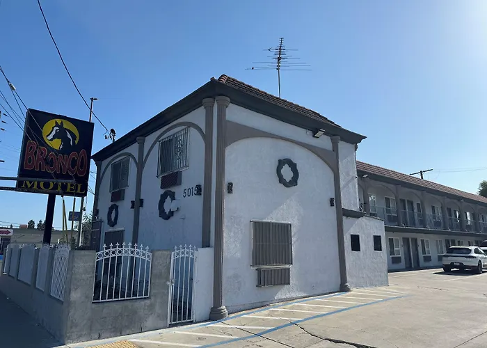 Bronco Motel South Central