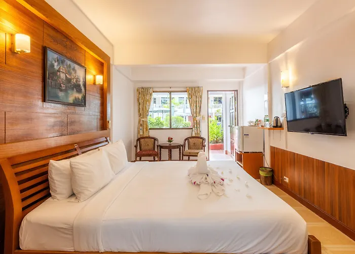 The Expat Hotel Patong